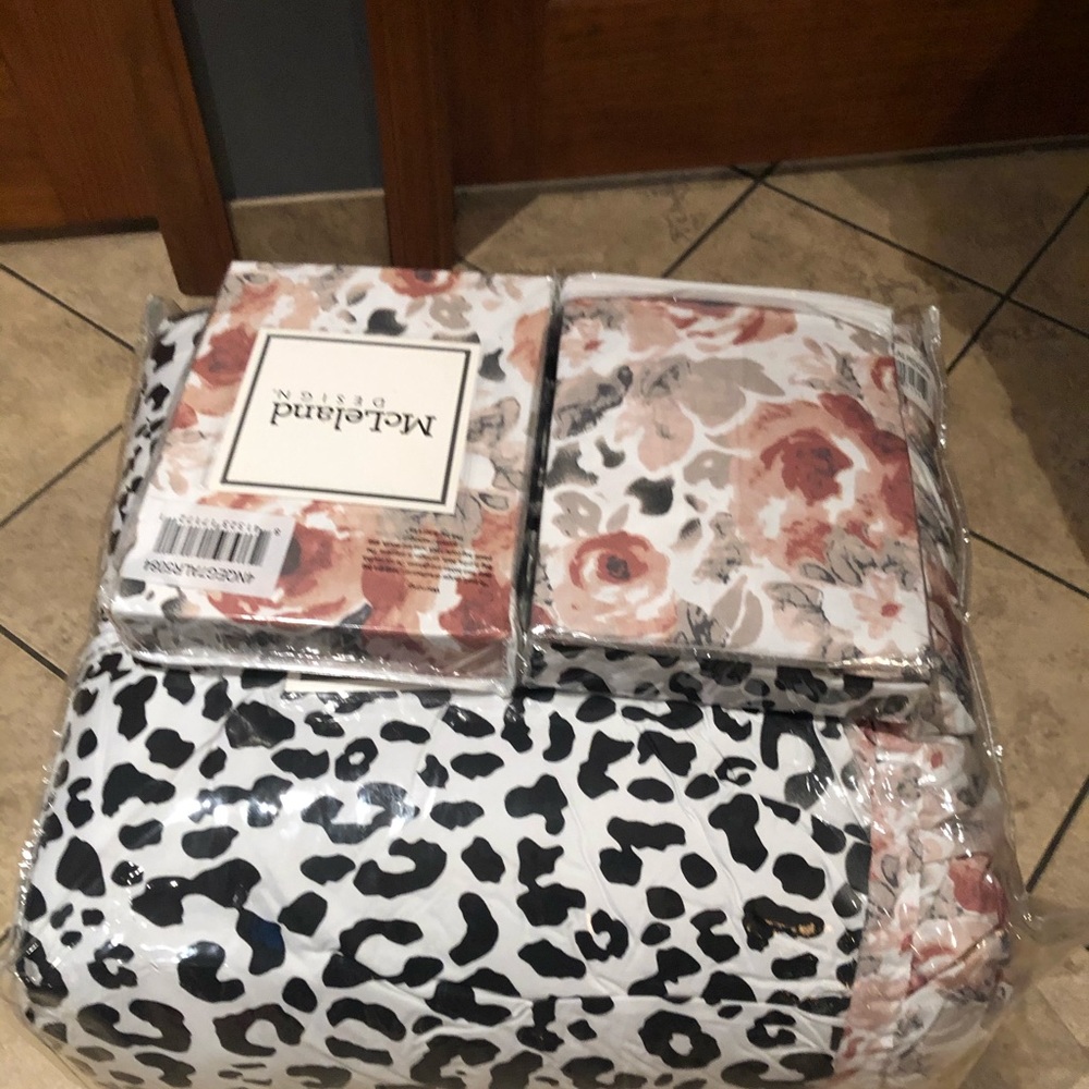 Bedding set with matching curtains new